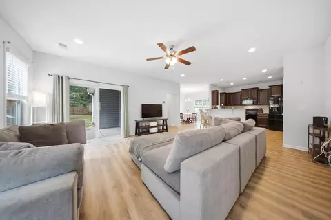 Entry Way - 209 Masters Dr, Sumter, SC 29154 photo 3 of 7