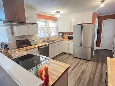 Kitchen - 11 Lindley Ave, Sumter, SC 29150 photo 1 of 8