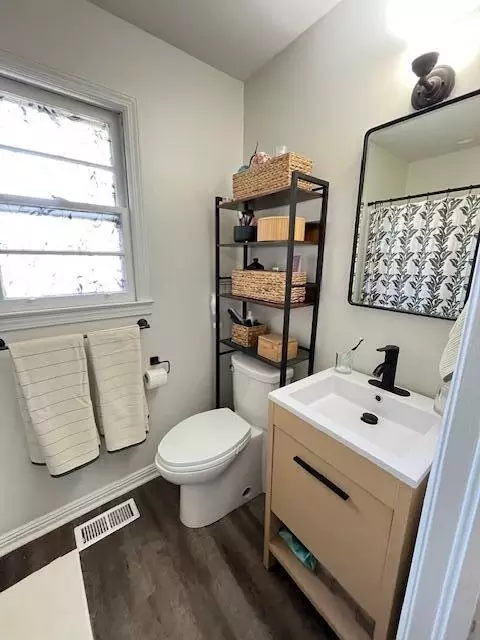 Bath - 11 Lindley Ave, Sumter, SC 29150 photo 2 of 3