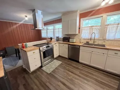 Kitchen - 11 Lindley Ave, Sumter, SC 29150 photo 3 of 8