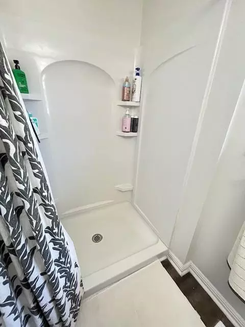 Bath - 11 Lindley Ave, Sumter, SC 29150 photo 3 of 3