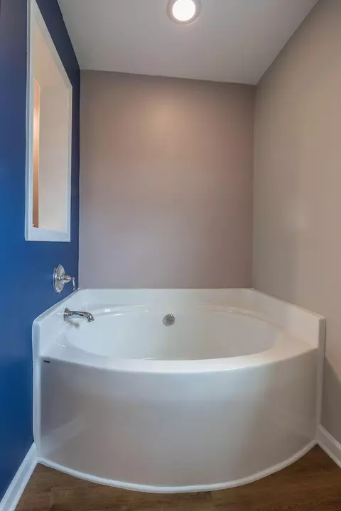 Bath - 3170 Matthews Dr, Sumter, SC 29154 photo 6 of 8