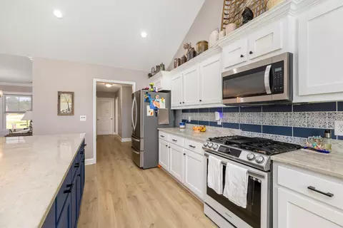 Kitchen - 3565 Katwallace Cir, Sumter, SC 29154 photo 4 of 5