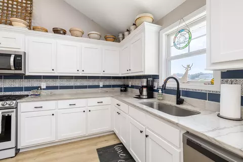 Kitchen - 3565 Katwallace Cir, Sumter, SC 29154 photo 3 of 5