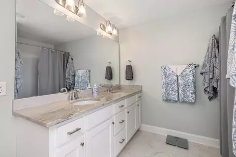 Bath - 3565 Katwallace Cir, Sumter, SC 29154 photo 5 of 7