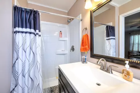 Bath - 328 Stuckey St, Sumter, SC 29150 photo 4 of 4
