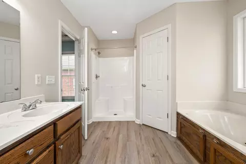 Bath - 70 Senate Ln, Sumter, SC 29154 photo 2 of 4