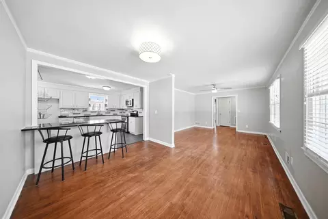 Living - 20 Snowden St, Sumter, SC 29150 photo 1 of 5