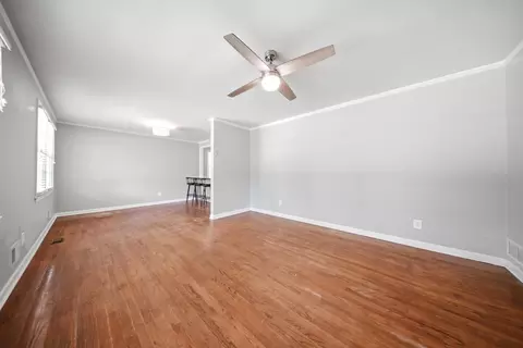 Living - 20 Snowden St, Sumter, SC 29150 photo 2 of 5