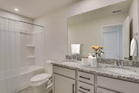 Bath - 3220 Zeppelin Ln, Sumter, SC 29154 photo 2 of 12