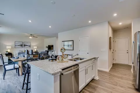 Kitchen - 3220 Zeppelin Ln, Sumter, SC 29154 photo 5 of 11