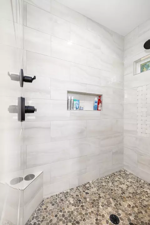 Bath - 3055 Lowerlake Dr, Sumter, SC 29150 photo 4 of 12