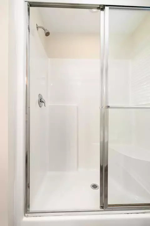 Bath - 905 Mccathern Ave, Sumter, SC 29154 photo 6 of 6