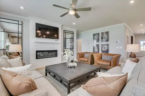 Living - 3220 Trotter Ct, Sumter, SC 29150 photo 3 of 4