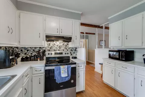 Kitchen - 2750 Mccrays Mill Rd, Sumter, SC 29154 photo 2 of 3
