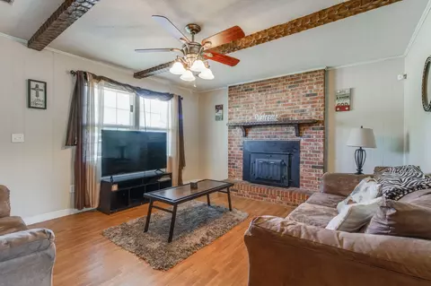 Living - 2750 Mccrays Mill Rd, Sumter, SC 29154 photo 2 of 3
