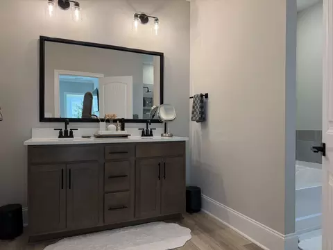 Bath - 160 Windjammer Way, Sumter, SC 29150 photo 5 of 9