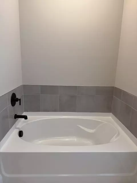 Bath - 160 Windjammer Way, Sumter, SC 29150 photo 7 of 9