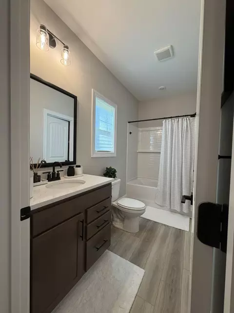 Bath - 160 Windjammer Way, Sumter, SC 29150 photo 4 of 9