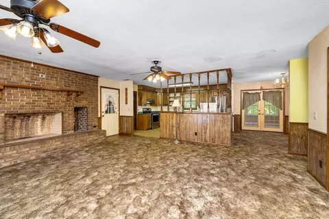 Living - 977 Whitehall Dr, Sumter, SC 29154 photo 2 of 4