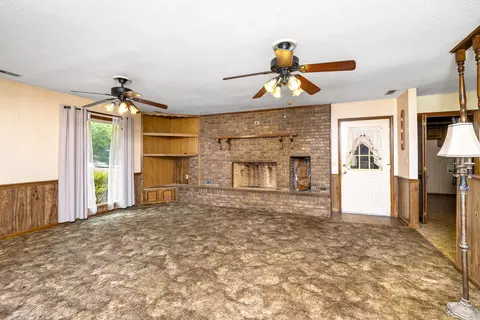 Living - 977 Whitehall Dr, Sumter, SC 29154 photo 3 of 4