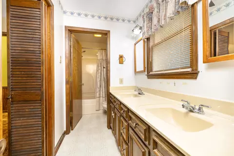 Bath - 977 Whitehall Dr, Sumter, SC 29154 photo 3 of 4
