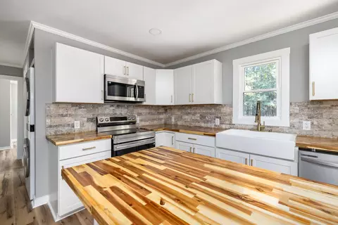 Kitchen - 1090 State St, Sumter, SC 29153 photo 1 of 3