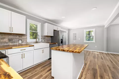 Kitchen - 1090 State St, Sumter, SC 29153 photo 2 of 3