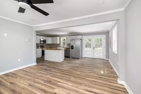 Living - 1090 State St, Sumter, SC 29153 photo 1 of 3