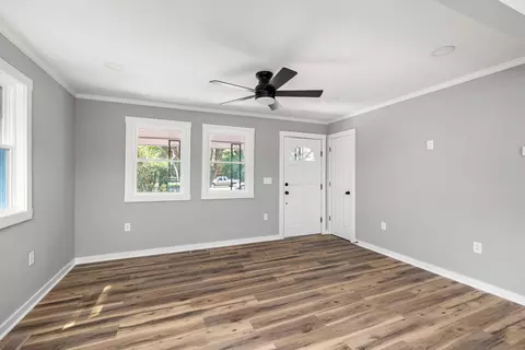 Living - 1090 State St, Sumter, SC 29153 photo 3 of 3