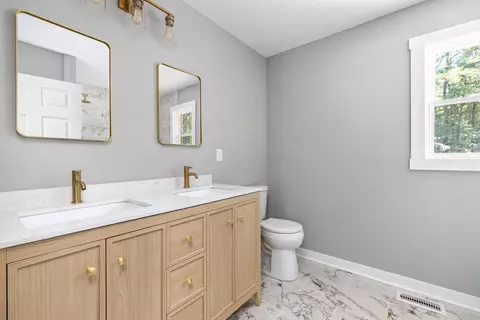Bath - 1090 State St, Sumter, SC 29153 photo 2 of 2