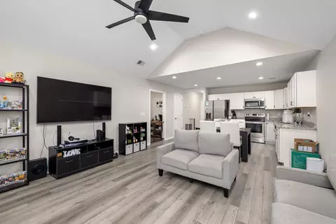 Entry Way - 30 N Milton Rd, Sumter, SC 29150 photo 1 of 2