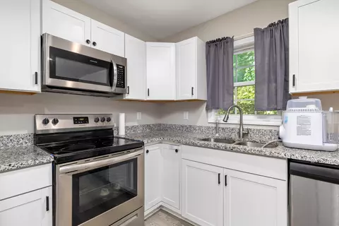 Kitchen - 30 N Milton Rd, Sumter, SC 29150 photo 4 of 4