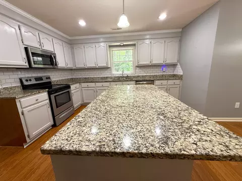 Kitchen - 3185 Foxcroft Cir, Sumter, SC 29154 photo 5 of 6