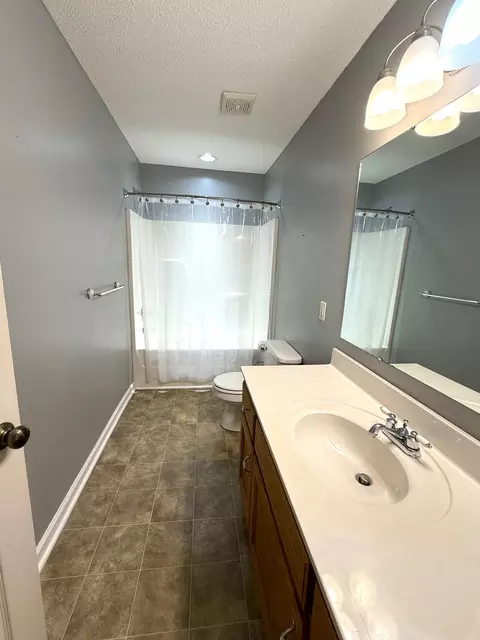 Bath - 3185 Foxcroft Cir, Sumter, SC 29154 photo 6 of 6