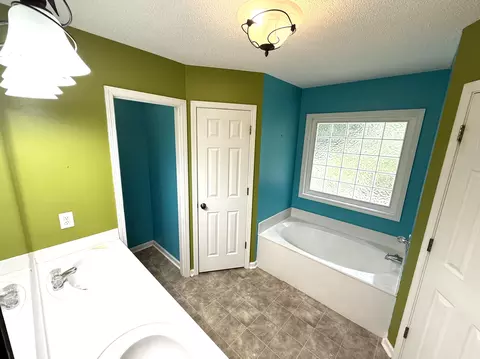 Bath - 3185 Foxcroft Cir, Sumter, SC 29154 photo 1 of 6