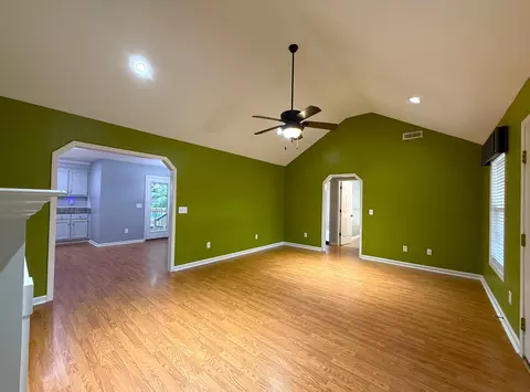 Living - 3185 Foxcroft Cir, Sumter, SC 29154 photo 1 of 3