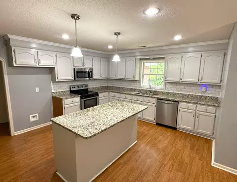Kitchen - 3185 Foxcroft Cir, Sumter, SC 29154 photo 3 of 6