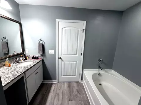 Bath - 1751 Snead Dr, Sumter, SC 29154 photo 2 of 3