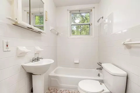 Bath - 10 Edwards St, Sumter, SC 29150 photo 5 of 7