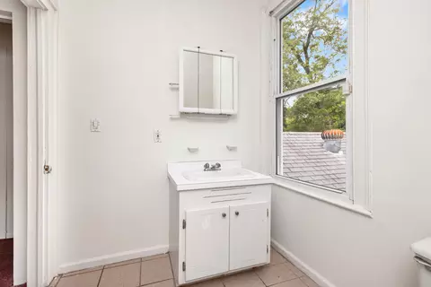 Bath - 10 Edwards St, Sumter, SC 29150 photo 6 of 7