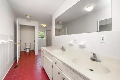 Bath - 10 Edwards St, Sumter, SC 29150 photo 1 of 7