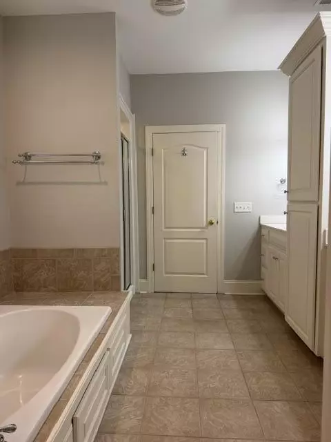 Bath - 2255 Beachforest Dr, Sumter, SC 29153 photo 6 of 9