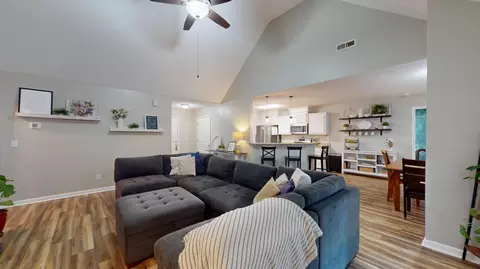 Entry Way - 2501 Foxcroft Cir, Sumter, SC 29154 photo 3 of 5