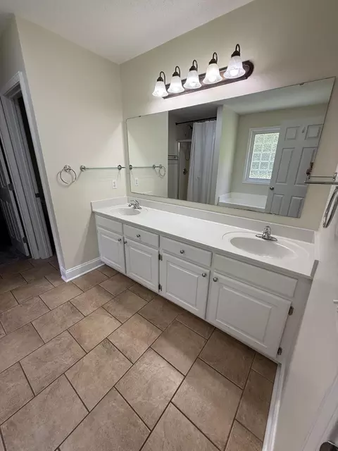 Bath - 2955 Tara Dr, Sumter, SC 29150 photo 4 of 8