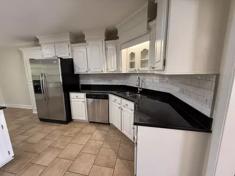 Kitchen - 2955 Tara Dr, Sumter, SC 29150 photo 2 of 4