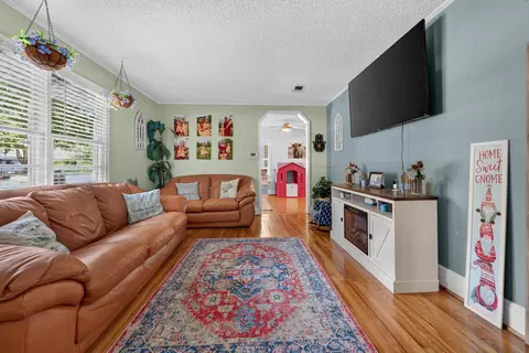 Living - 702 Wren St, Sumter, SC 29150 photo 1 of 1