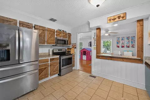 Kitchen - 702 Wren St, Sumter, SC 29150 photo 6 of 7