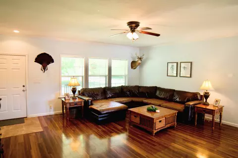 Living - 545 Boots Branch Rd, Sumter, SC 29153 photo 1 of 1