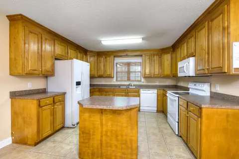 Kitchen - 260 Trillium Ln, Sumter, SC 29154 photo 4 of 5